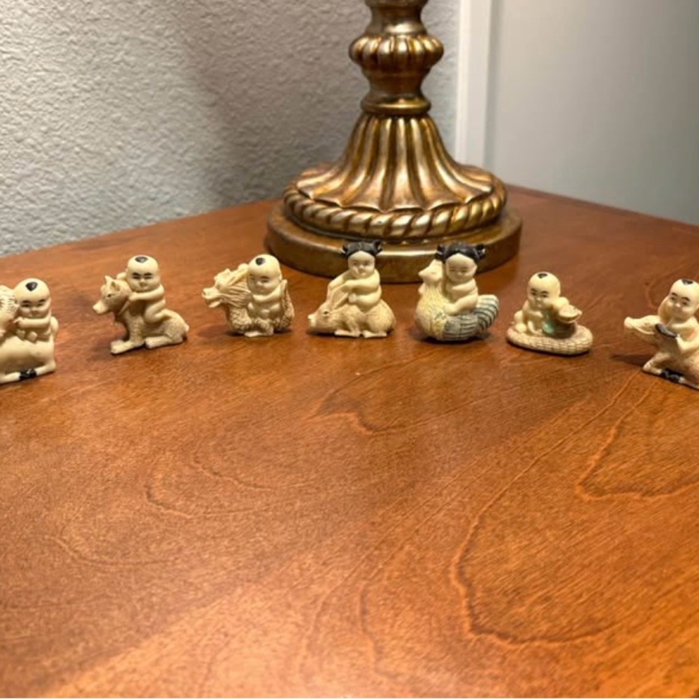Vintage antique Lots of 7 Netsuke Japanese Ivory Painted Resin figurine